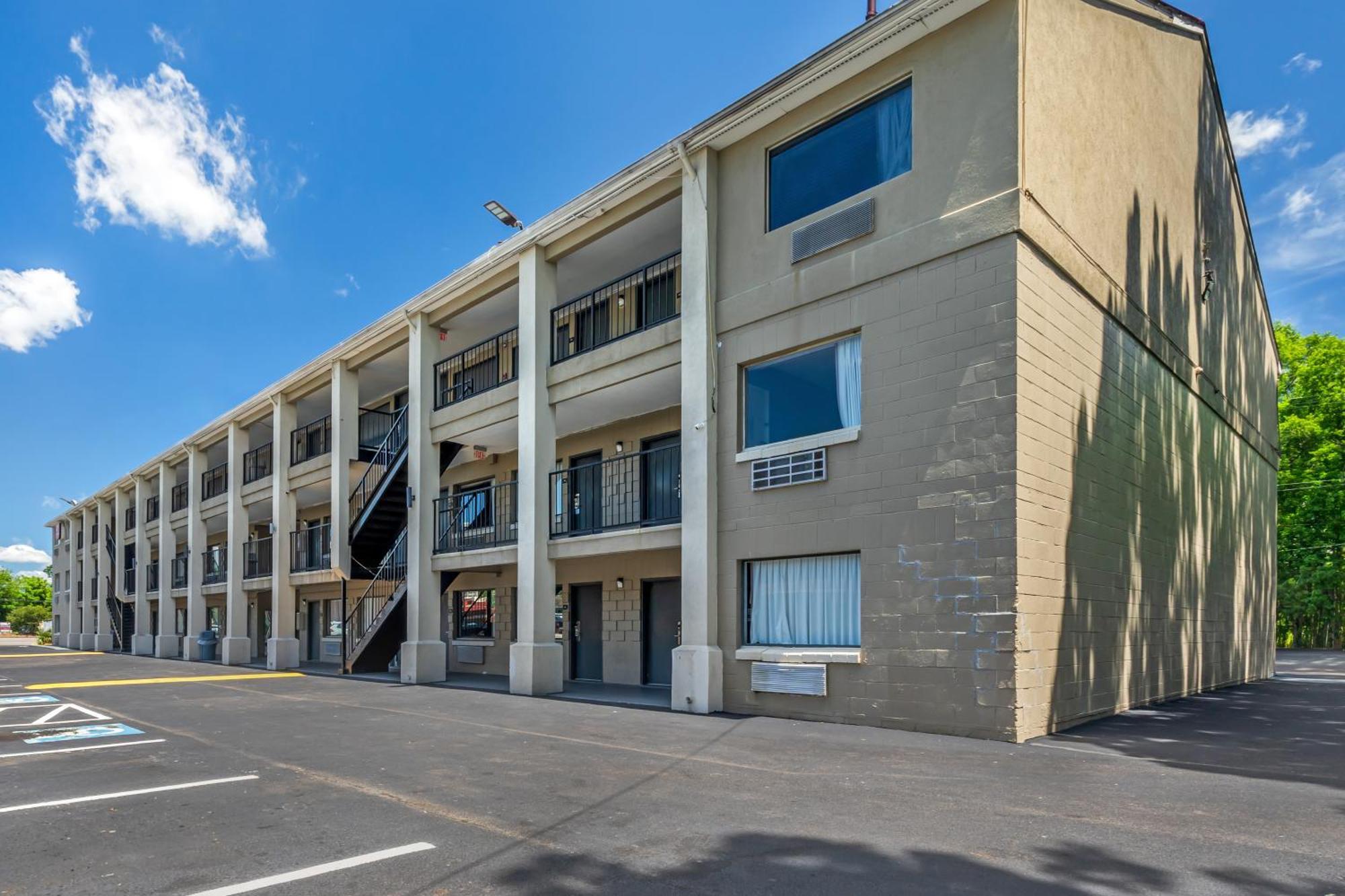 Econo Lodge Inn & Suites I-64 & Us 13 Virginia Beach Exterior foto